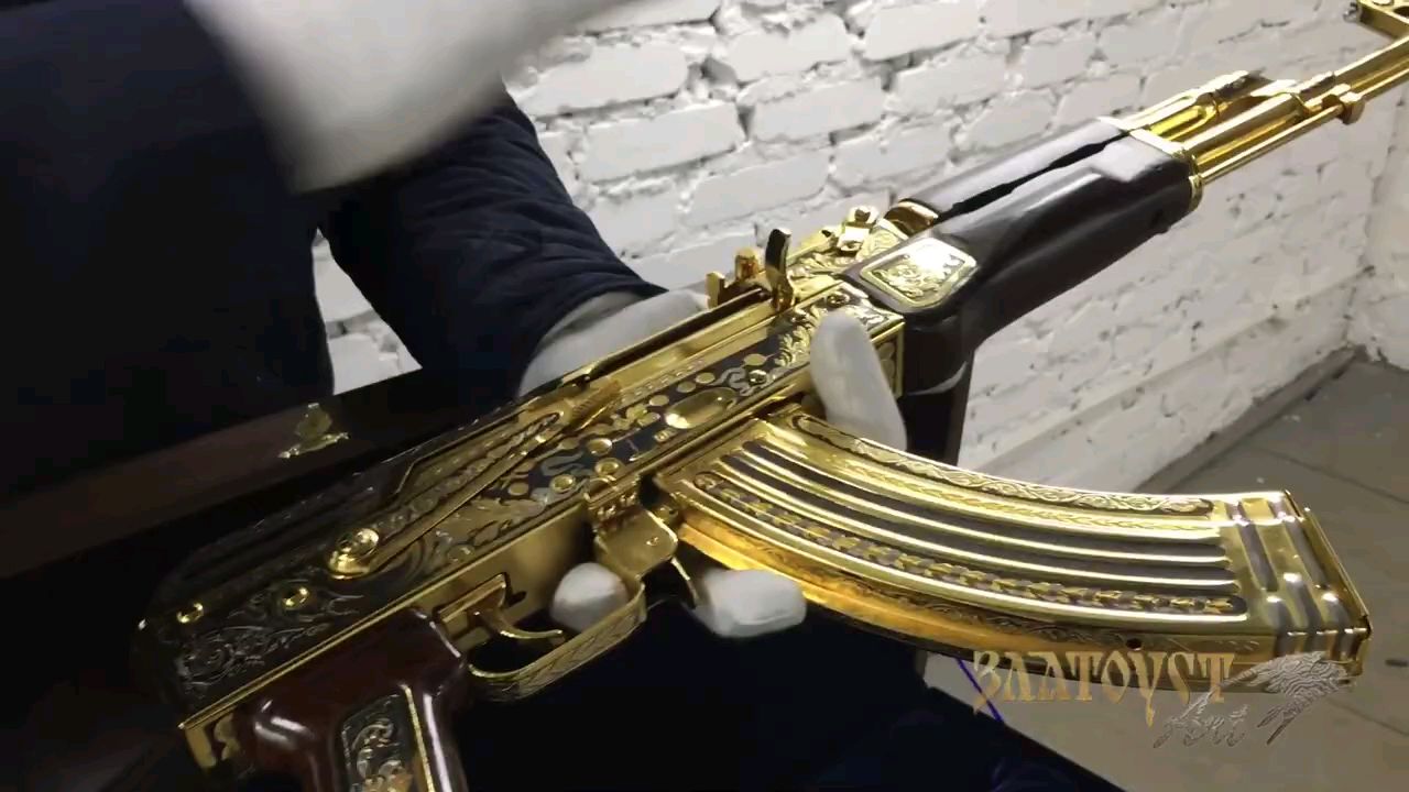 黄金AKM卡拉什尼科夫金步枪射击
